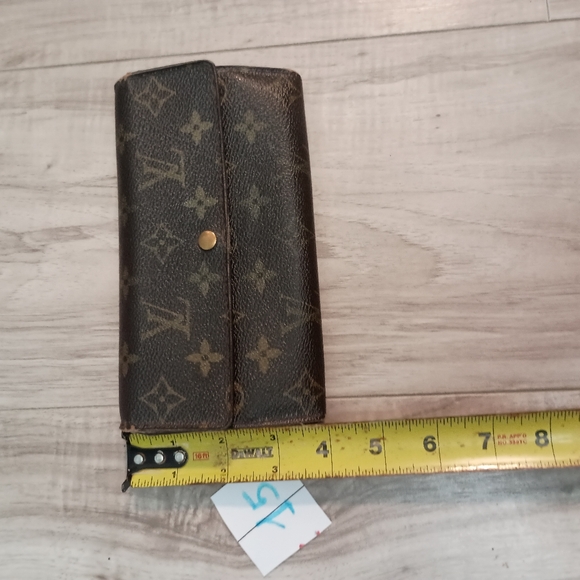 Louis Vuitton Sarah Leather Wallet - Picture 13 of 14